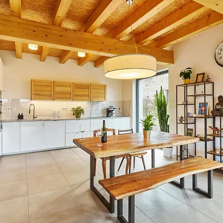 Villa Luxusni Dum S Rozkvetlou Zahradou V Centru